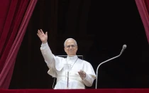 El Papa León XIV, durante su primer rezo público del Regina Coeli.