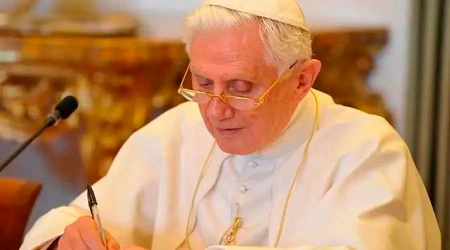 Benedicto XVI defiende su inocencia y pide perdu00f3n a las vu00edctimas de abusos 