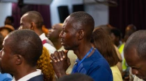 Cristianos rezando en el estado nigeriano de Akute Ogun, el 11 de junio de 2023. Cru00e9dito: Shutterstock