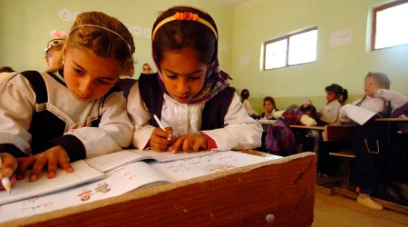  Gobierno de Espau00f1a quiere aprobar controvertida Ley de Educaciu00f3n durante pandemia