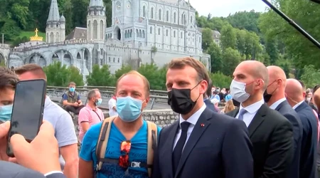 Presidente Macron visita el Santuario de Lourdes en Francia