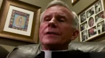 Mons. Joseph E. Strickland se refiere a la visita apostu00f3lica encargada por el Vaticano en su diu00f3cesis. Cru00e9dito: YouTube / Full Sheen Ahead.