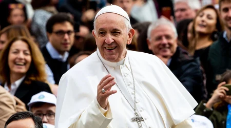 El Papa Francisco alienta a hacer un periodismo de personas para personas