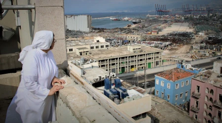 Religiosas trabajan para reconstruir su hospital destruido por explosiu00f3n en Beirut