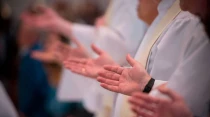 Imagen referencial / Sacerdotes. Cru00e9dito: Catholic Charities / Jeffrey Bruno (CC-BY-2.0).