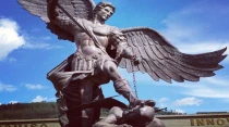 Monumento a San Miguel Arcu00e1ngel en Cundinamarca, Colombia. Cru00e9dito: Diego garnica (CC BY-SA 3.0)
