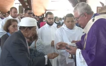 El Arzobispo de Londria le dio la Comunión a un jeque musulmán en la Misa de exequias del Cardenal Agnelo