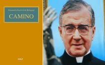 "Camino" y San Josemaría Escrivá representado en un tapiz durante su canonización en Roma.