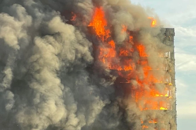 Incendio de un edificio en el centro de Valencia (España) en febrero de 2024.