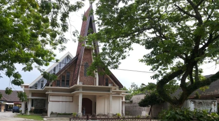 Terrorista ataca iglesia catu00f3lica de Indonesia durante Misa