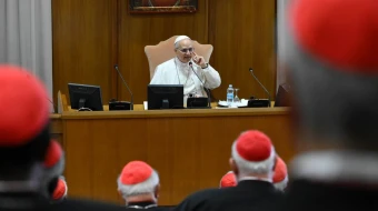 El Papa León XIV se dirige a los cardenales este 10 de mayo