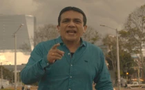 Luis Enrique Ascoy en el video de "Cuestión de tiempo".