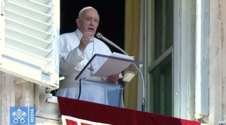 El Papa Francisco invita a imitar a los Reyes Magos para ser testigos de Cristo 