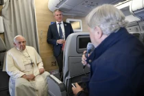 El Papa Francisco responde a pregunta sobre Rusia a su regreso de Mongolia