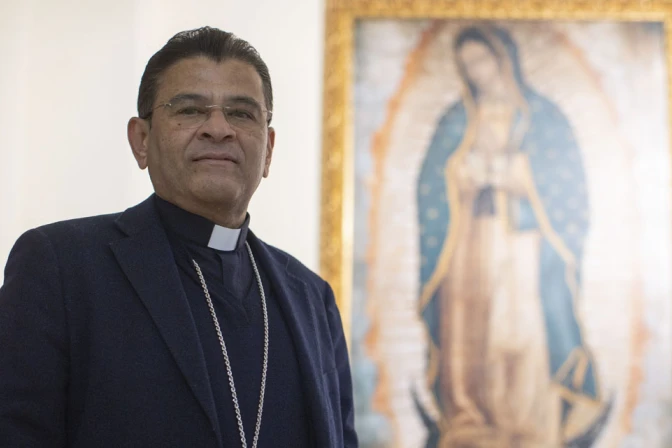 Mons. Rolando Álvarez y una imagen de la Virgen de Guadalupe 10022025